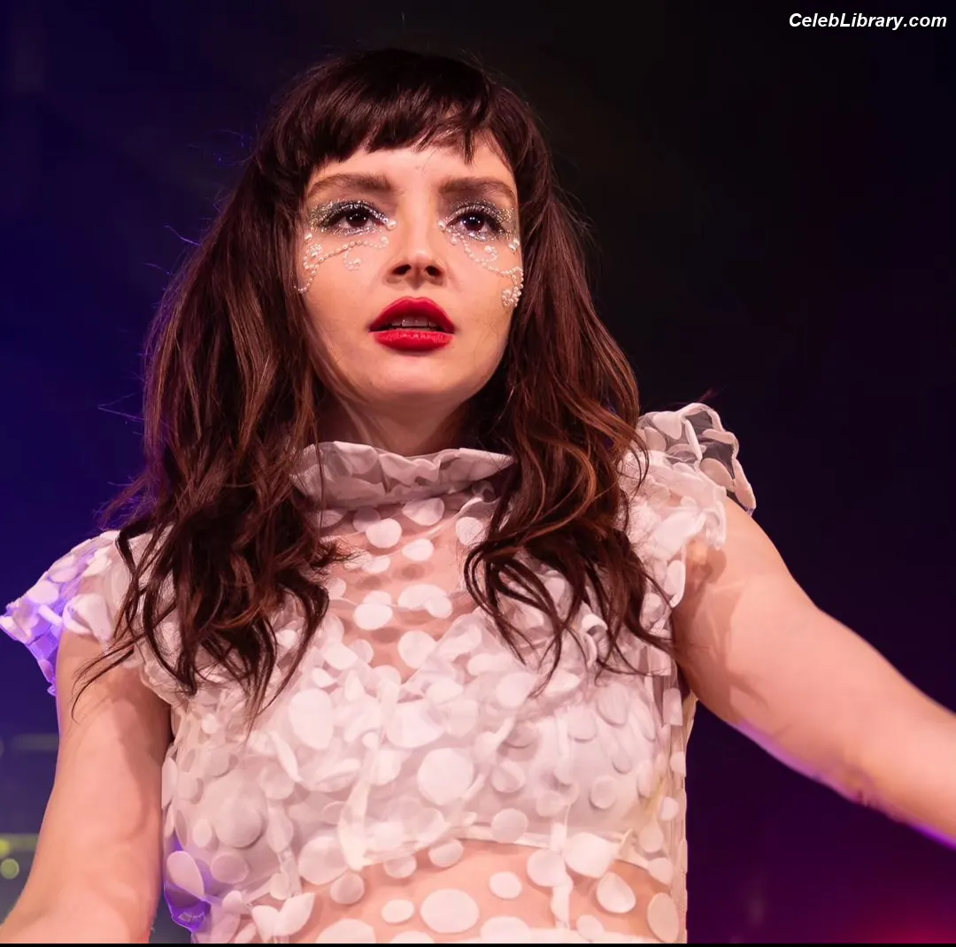 Lauren Mayberry photo 3 of 1227