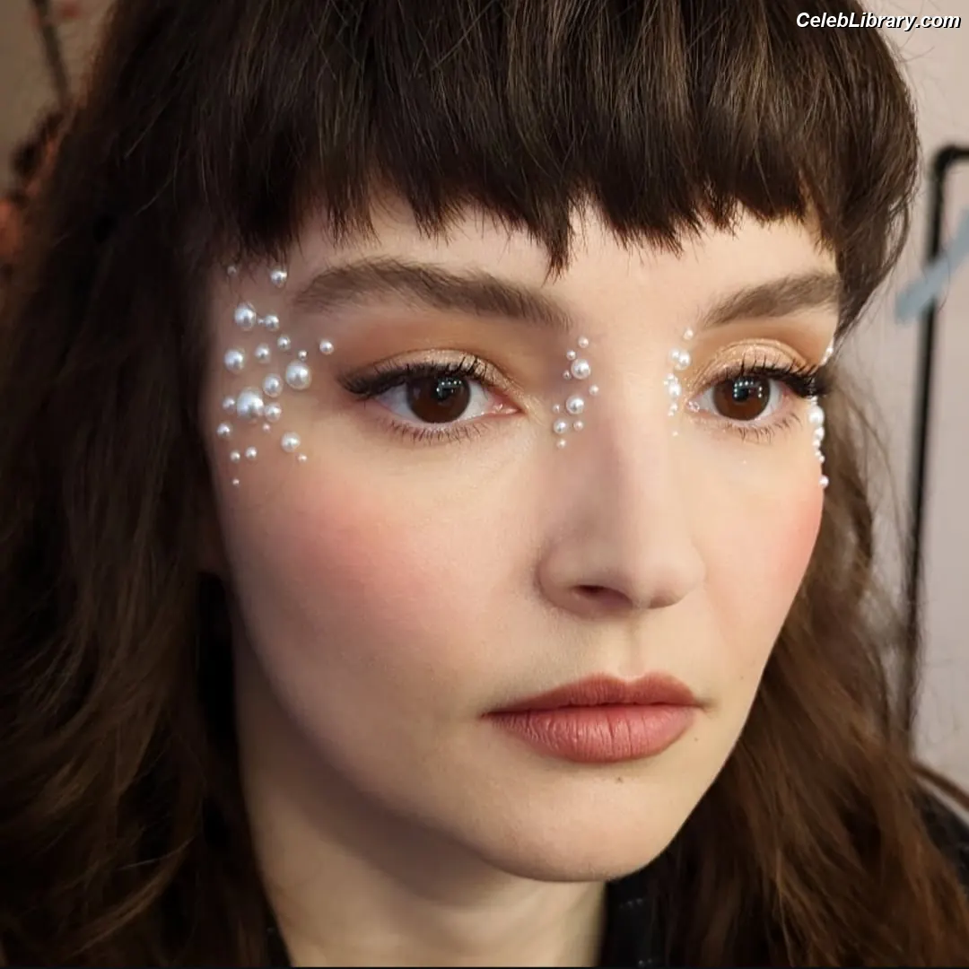Lauren Mayberry photo 11 of 1227