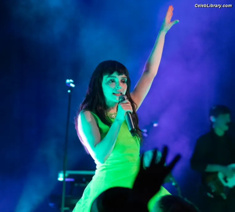Lauren Mayberry photo 16 of 1227