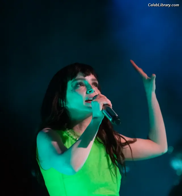 Lauren Mayberry photo 17 of 1227