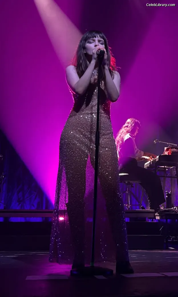 Lauren Mayberry photo 21 of 1227