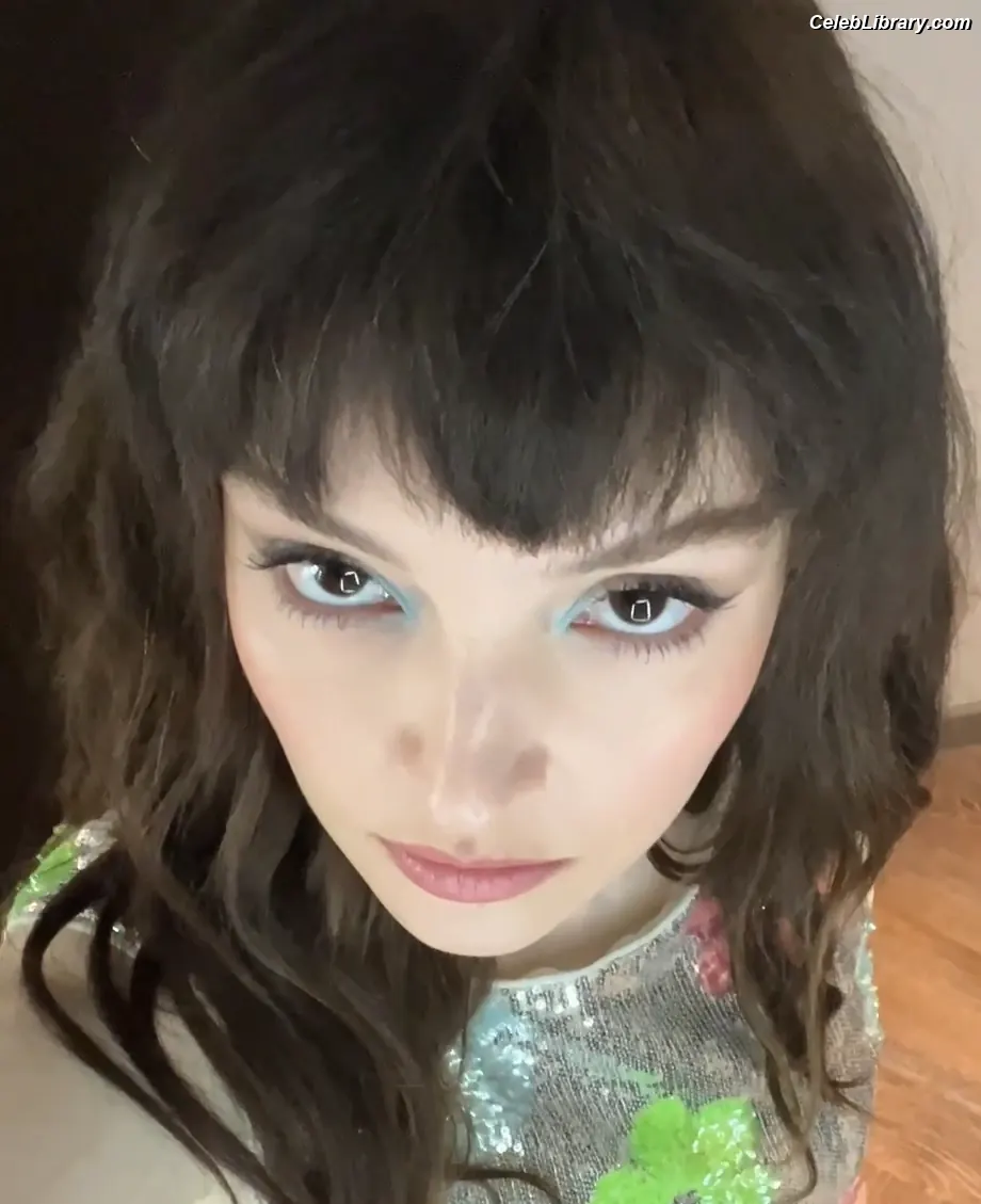 Lauren Mayberry photo 24 of 1227
