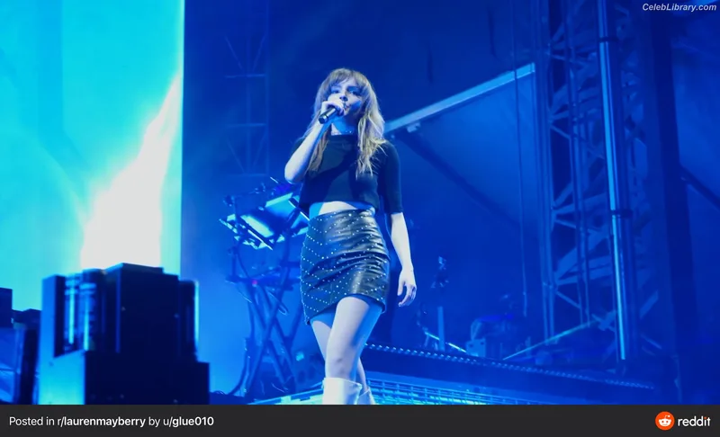 Lauren Mayberry photo 4 of 1227