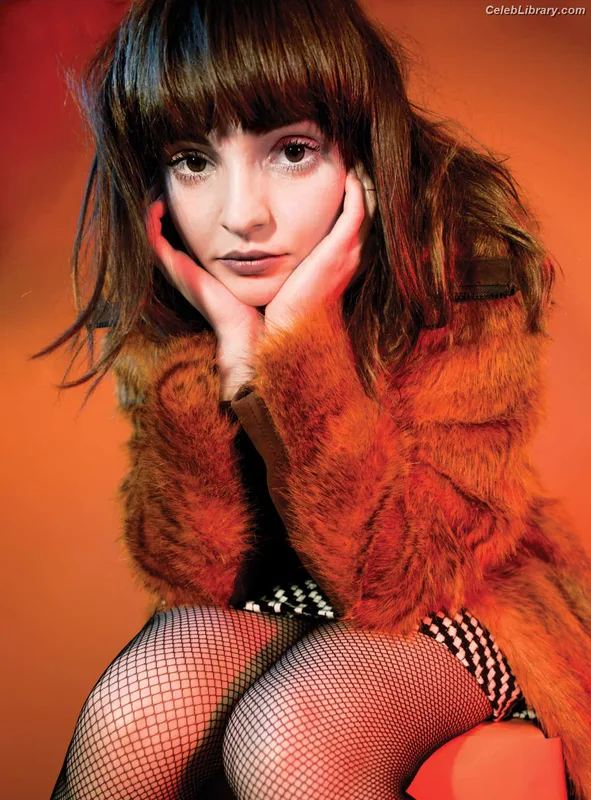 Lauren Mayberry photo 5 of 1227