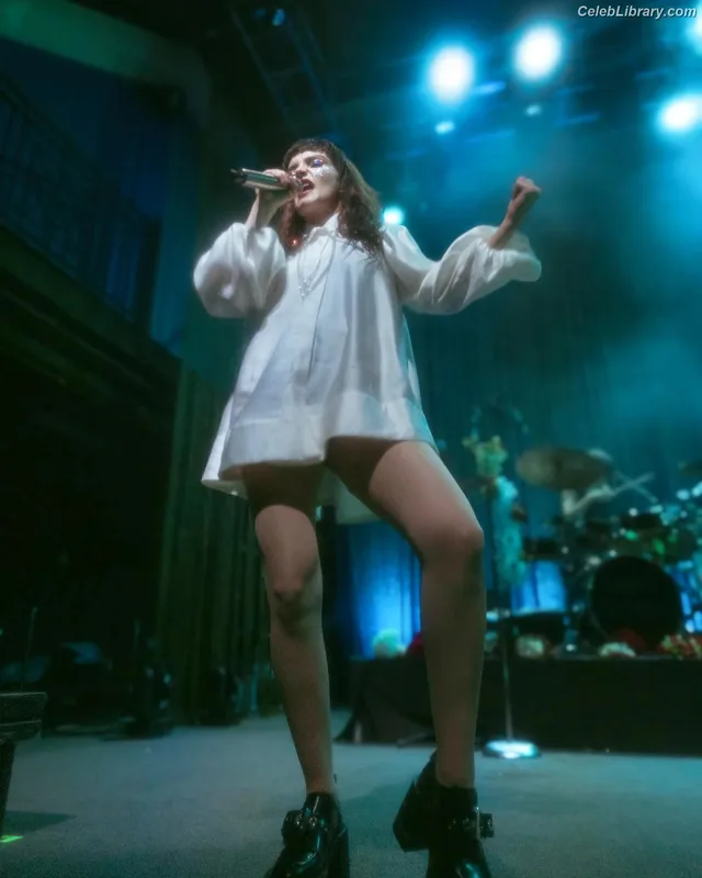 Lauren Mayberry photo 6 of 1227