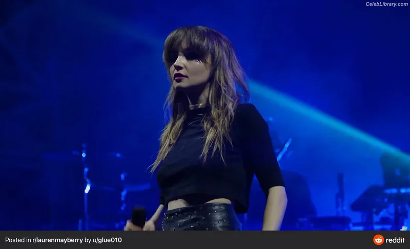 Lauren Mayberry photo 8 of 1227