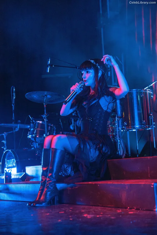 Lauren Mayberry photo 10 of 1227