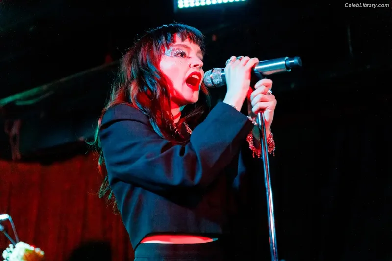 Lauren Mayberry photo 15 of 1227