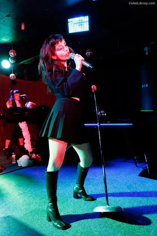 Lauren Mayberry photo 16 of 1227