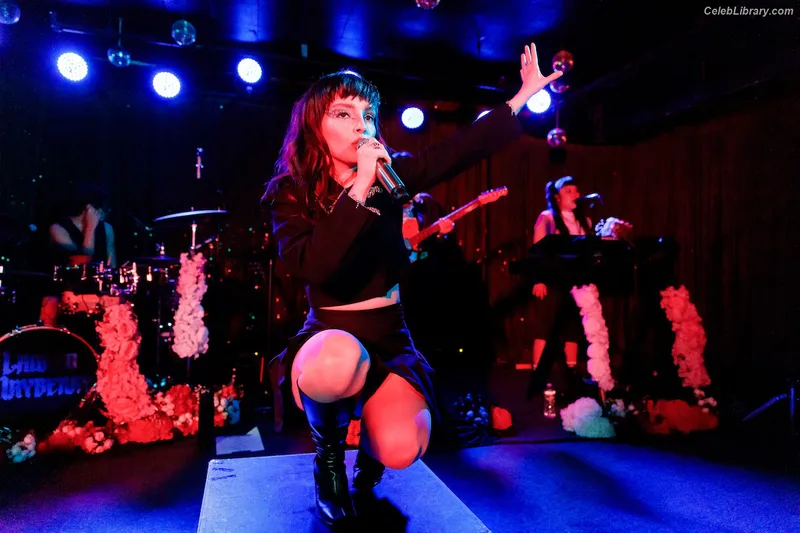 Lauren Mayberry photo 17 of 1227