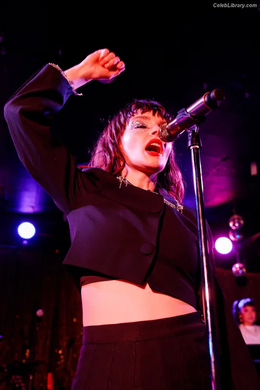 Lauren Mayberry photo 19 of 1227