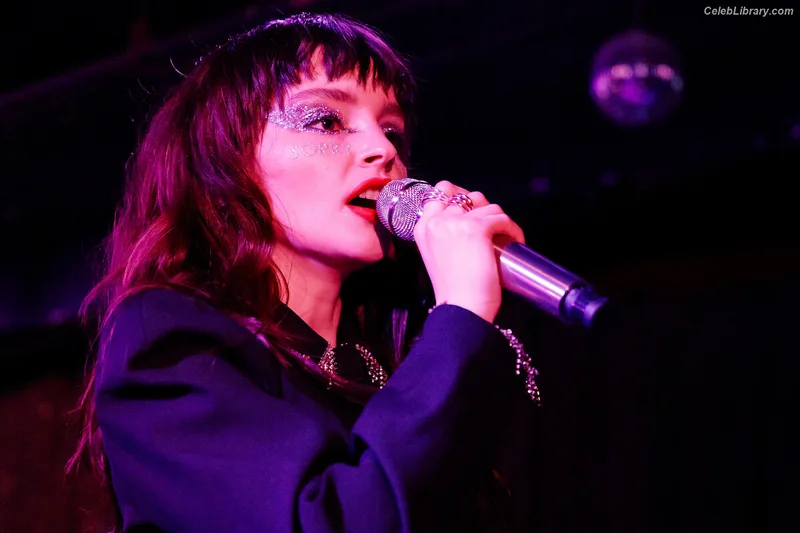 Lauren Mayberry photo 21 of 1227