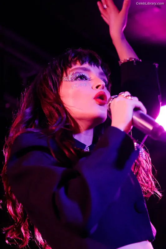 Lauren Mayberry photo 22 of 1227