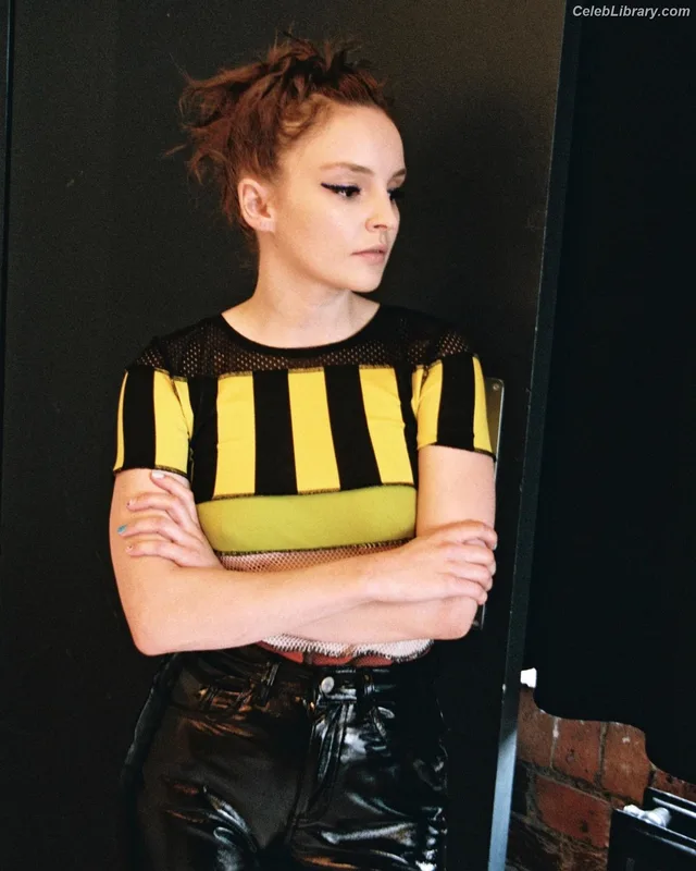 Lauren Mayberry photo 3 of 1227