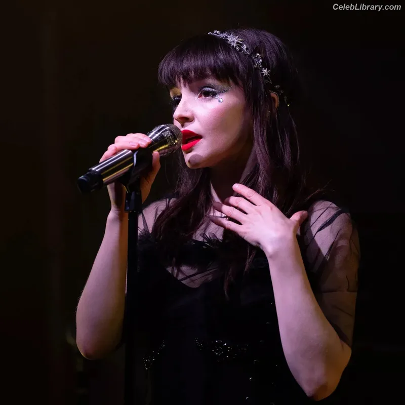 Lauren Mayberry photo 6 of 1227