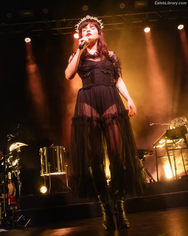 Lauren Mayberry photo 7 of 1227