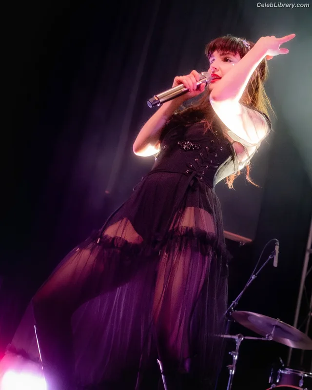 Lauren Mayberry photo 9 of 1227
