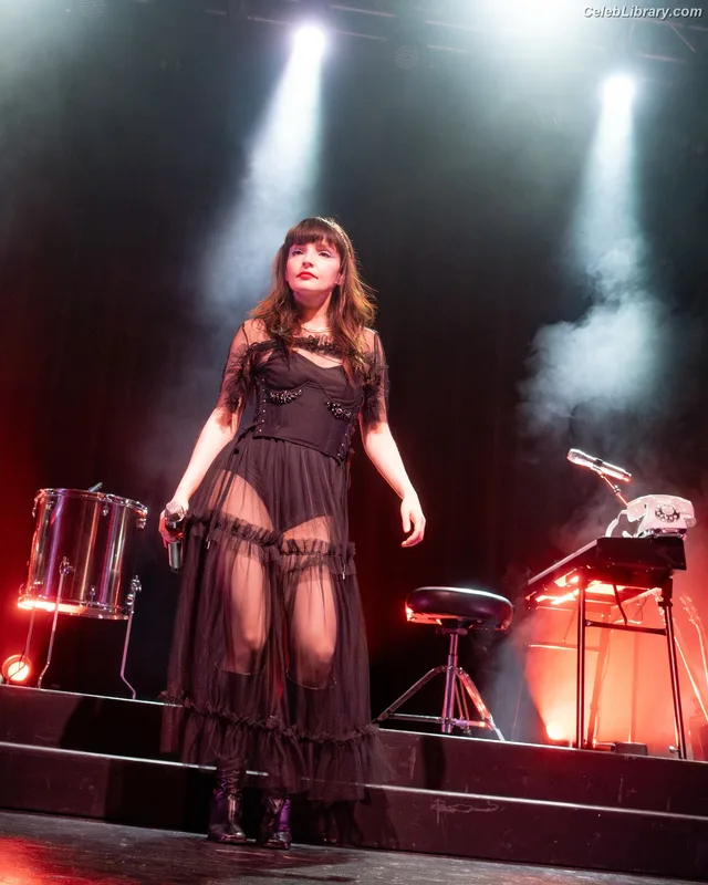 Lauren Mayberry photo 10 of 1227