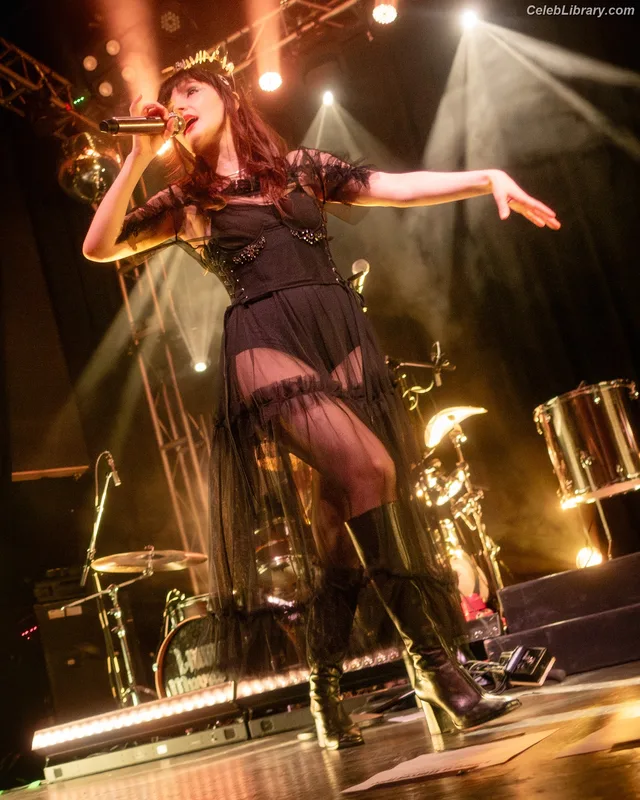 Lauren Mayberry photo 11 of 1227