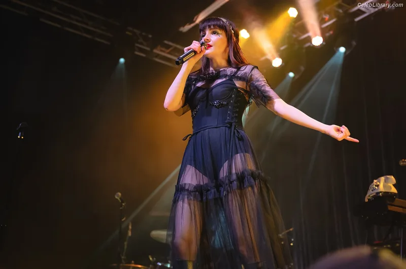 Lauren Mayberry photo 13 of 1227