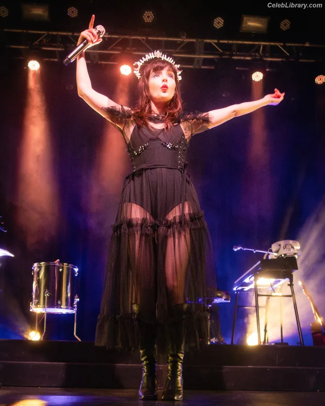 Lauren Mayberry photo 16 of 1227