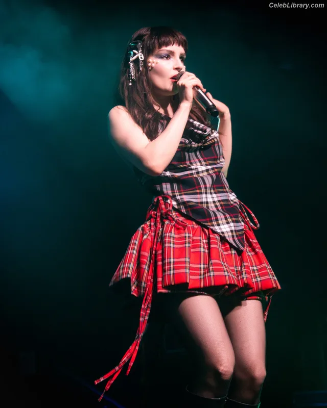 Lauren Mayberry photo 17 of 1227