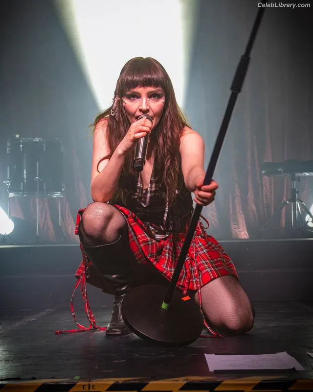 Lauren Mayberry photo 24 of 1227