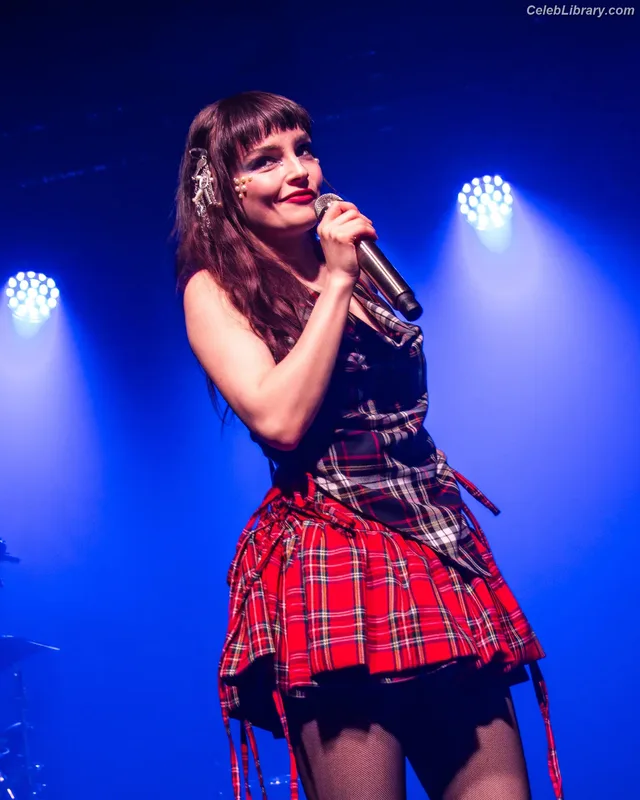 Lauren Mayberry photo 10 of 1227