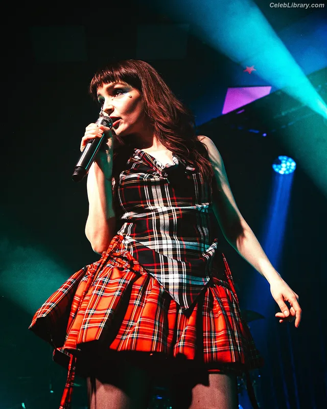 Lauren Mayberry photo 12 of 1227