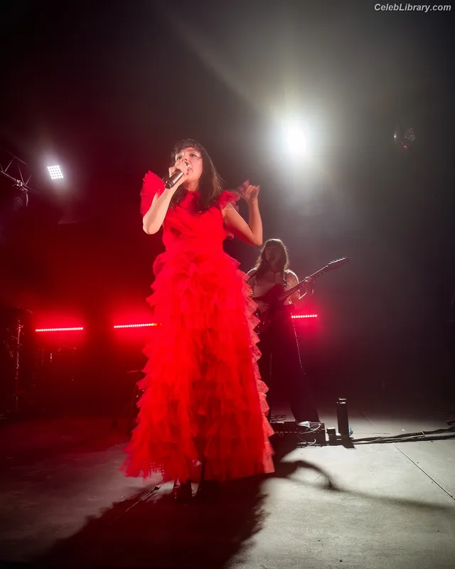 Lauren Mayberry photo 24 of 1227
