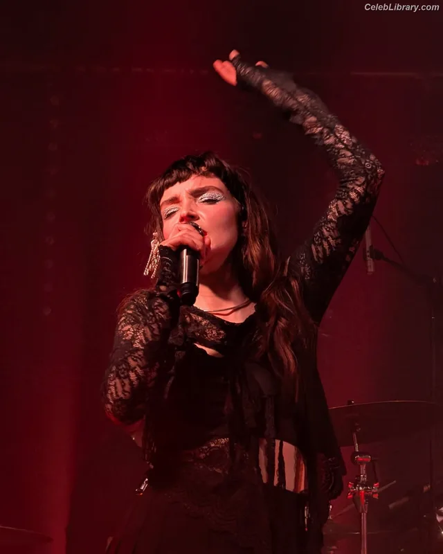 Lauren Mayberry photo 6 of 1227