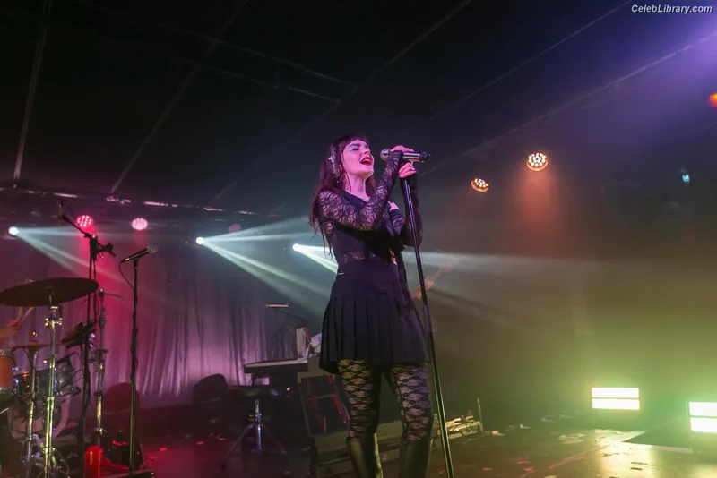 Lauren Mayberry photo 7 of 1227