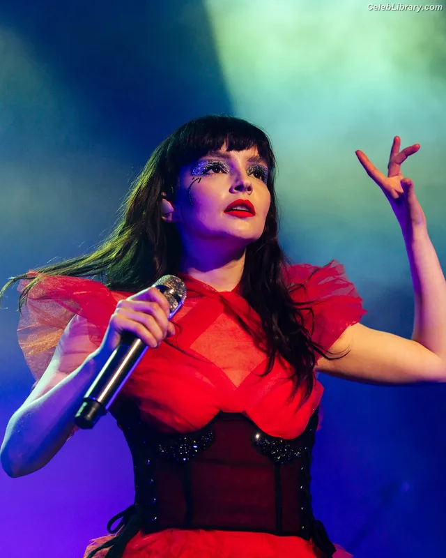 Lauren Mayberry photo 9 of 1227