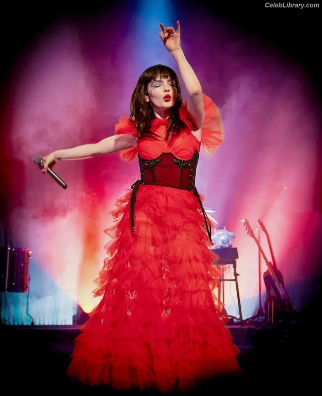Lauren Mayberry photo 10 of 1227