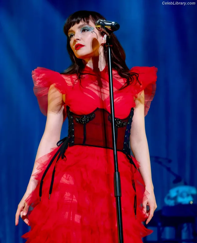 Lauren Mayberry photo 11 of 1227