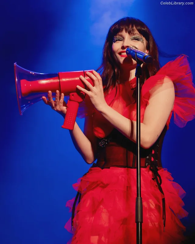 Lauren Mayberry photo 13 of 1227