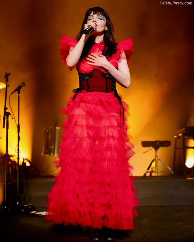 Lauren Mayberry photo 15 of 1227