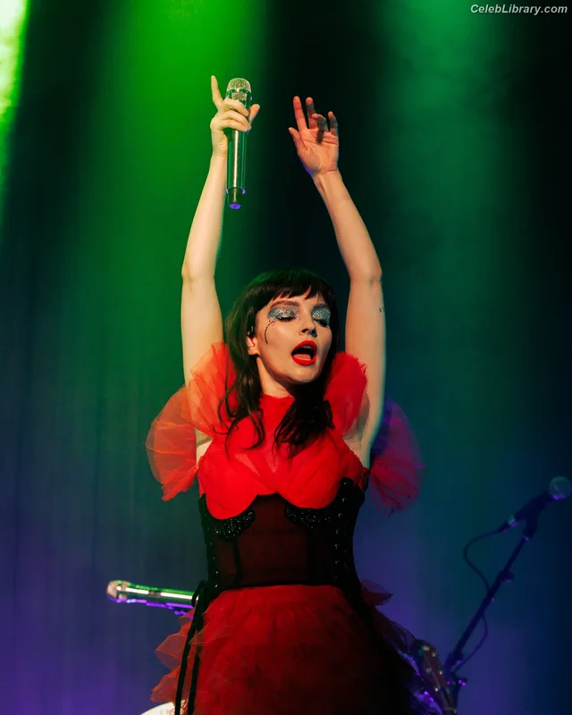 Lauren Mayberry photo 16 of 1227
