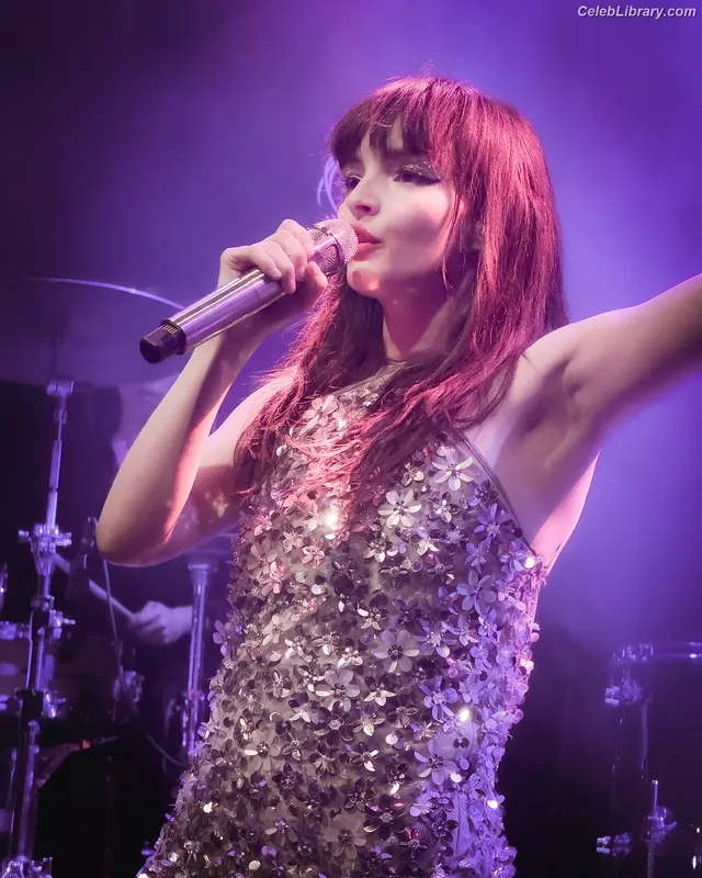 Lauren Mayberry photo 22 of 1227