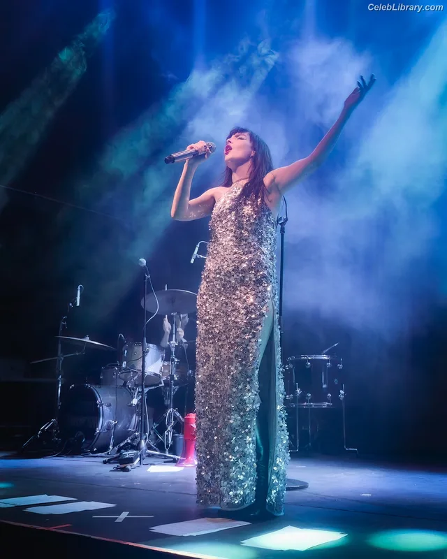 Lauren Mayberry photo 23 of 1227