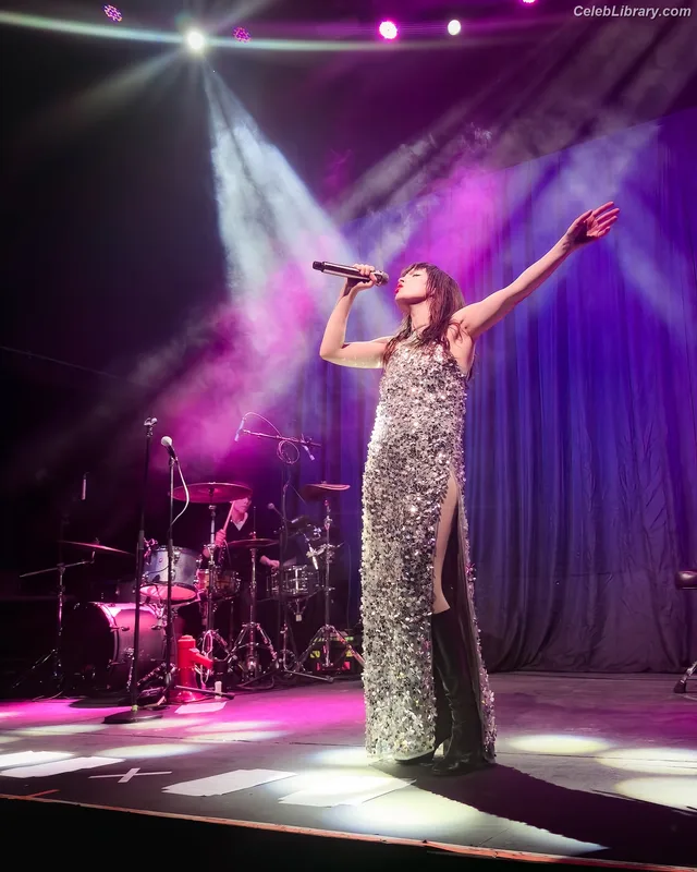 Lauren Mayberry photo 6 of 1227
