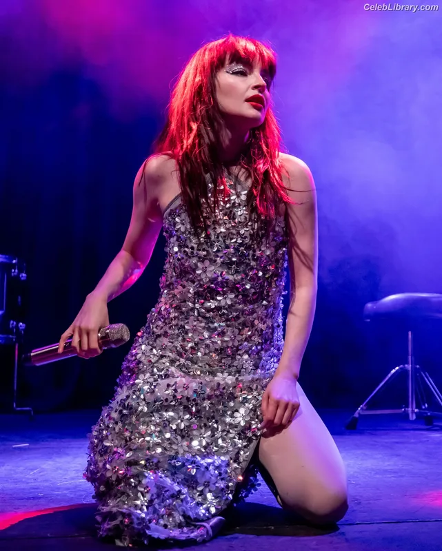 Lauren Mayberry photo 8 of 1227