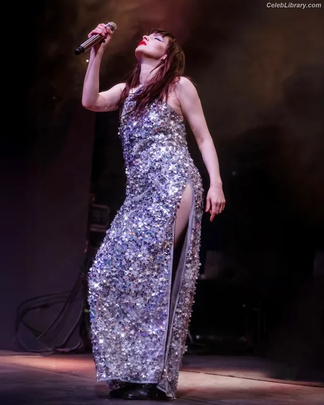 Lauren Mayberry photo 9 of 1227