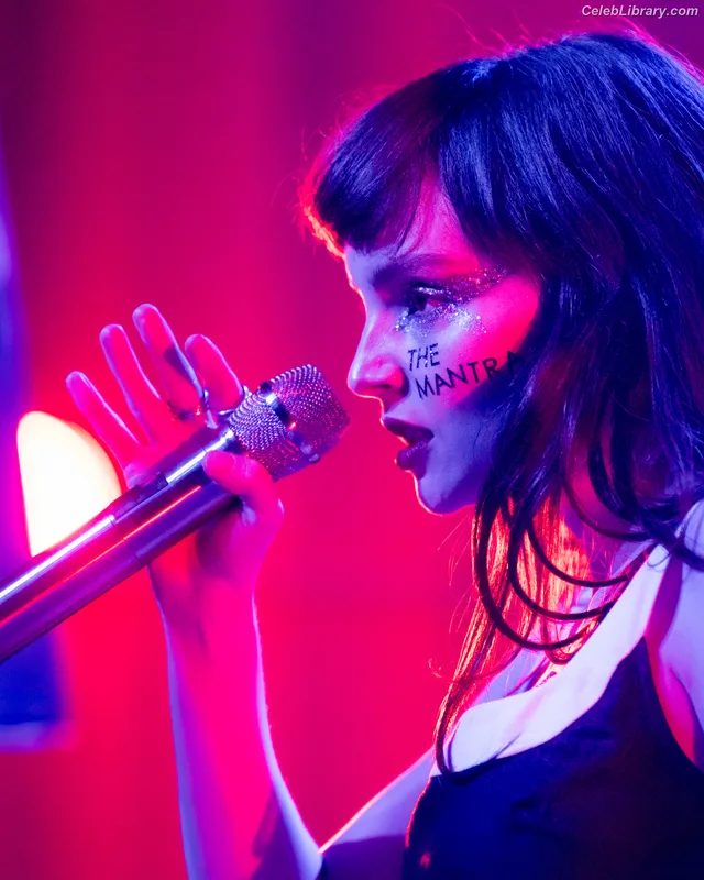 Lauren Mayberry photo 13 of 1227