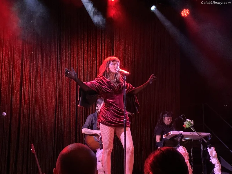 Lauren Mayberry photo 9 of 1227