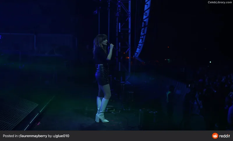 Lauren Mayberry photo 21 of 1227