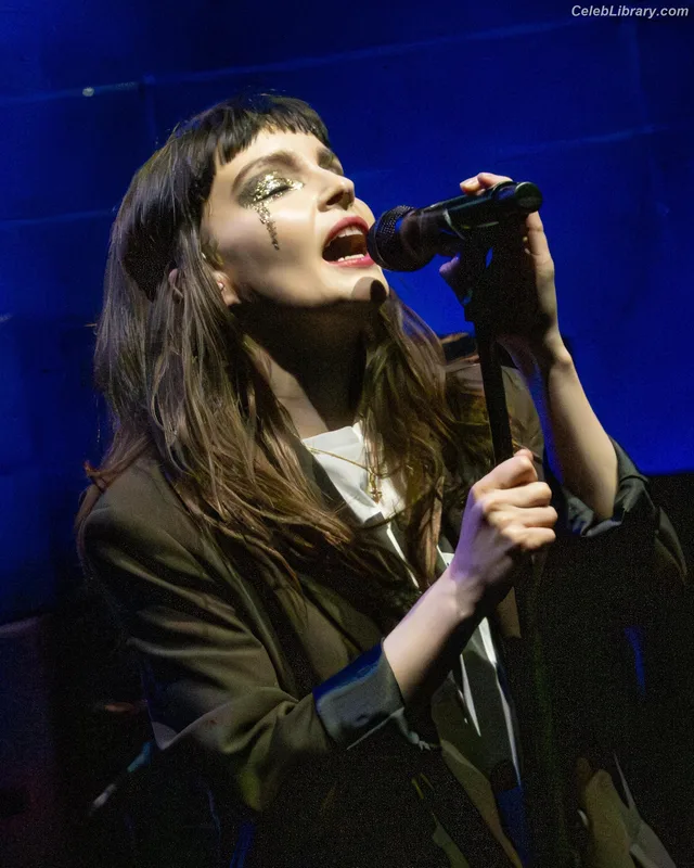 Lauren Mayberry photo 22 of 1227