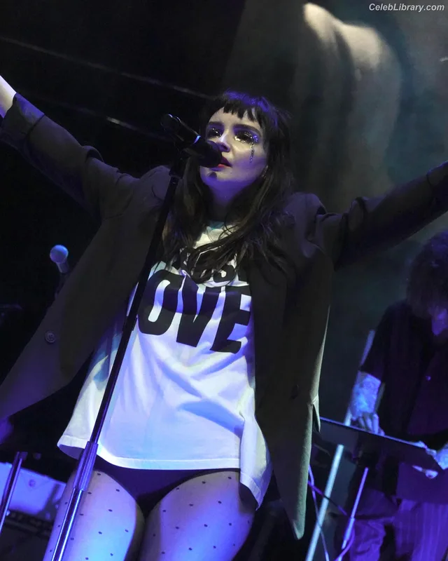 Lauren Mayberry photo 24 of 1227