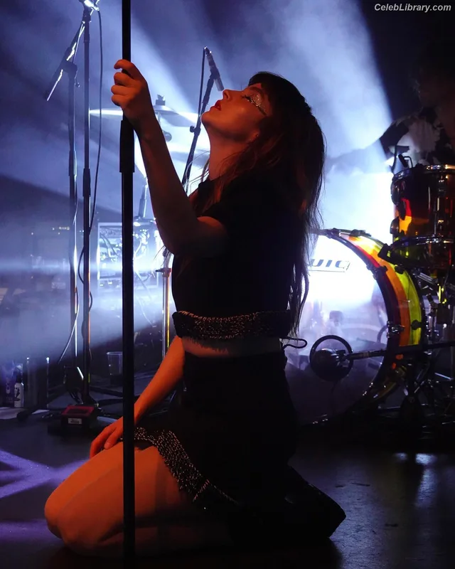 Lauren Mayberry photo 9 of 1227