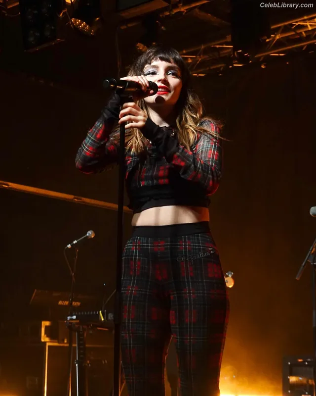 Lauren Mayberry photo 13 of 1227